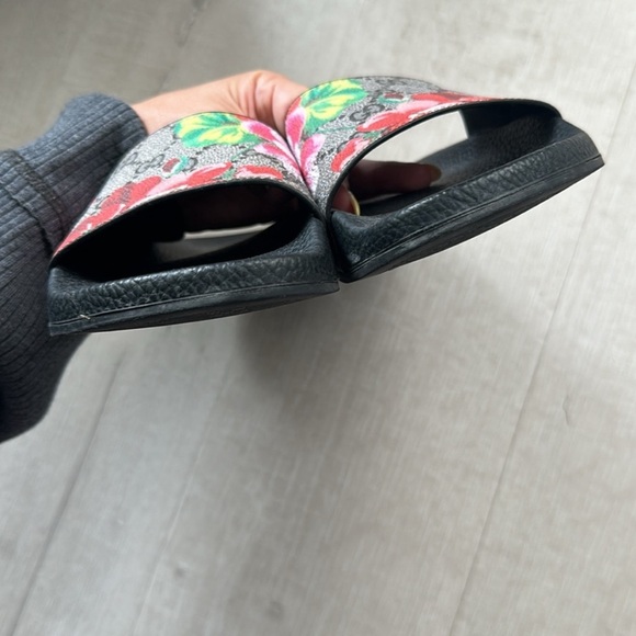 🔥- Gucci Slides Size 8 barely worn perfect condition - Picture 6 of 13